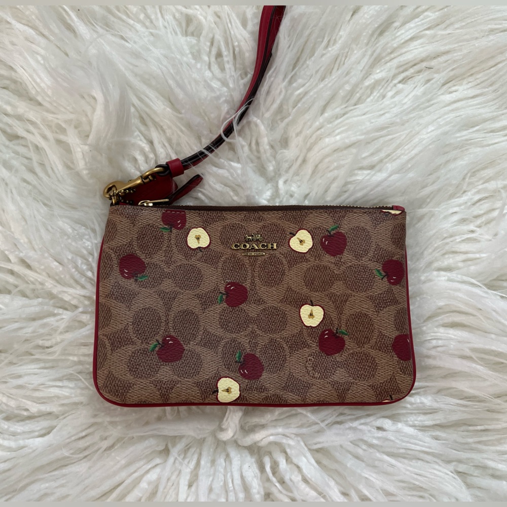 COACH Corner Zip Apple Wristlet | NWT